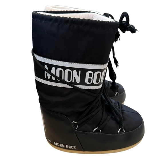 Kids black moon boot size 13.5 to 2.5 kids in great used condition - Picture 2 of 8